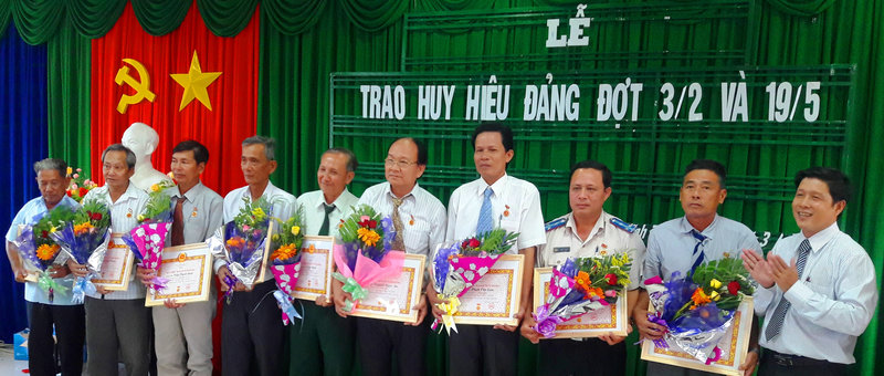 20170316_162437 trao huy hieu dang.jpg